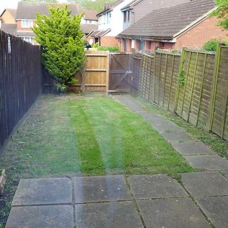 Milton Keynes Luxury Short Stay House With Wifi And Free Parking Wolverton  المظهر الخارجي الصورة
