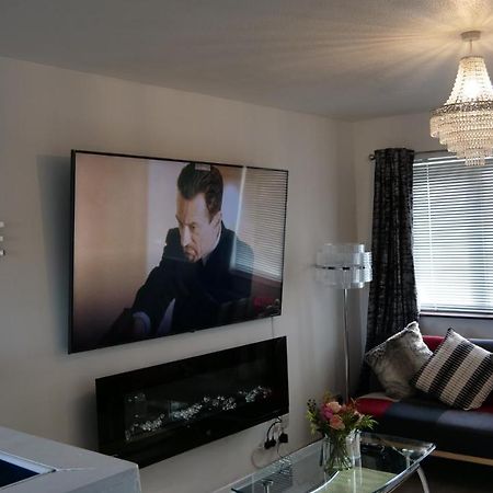 Milton Keynes Luxury Short Stay House With Wifi And Free Parking Wolverton  المظهر الخارجي الصورة