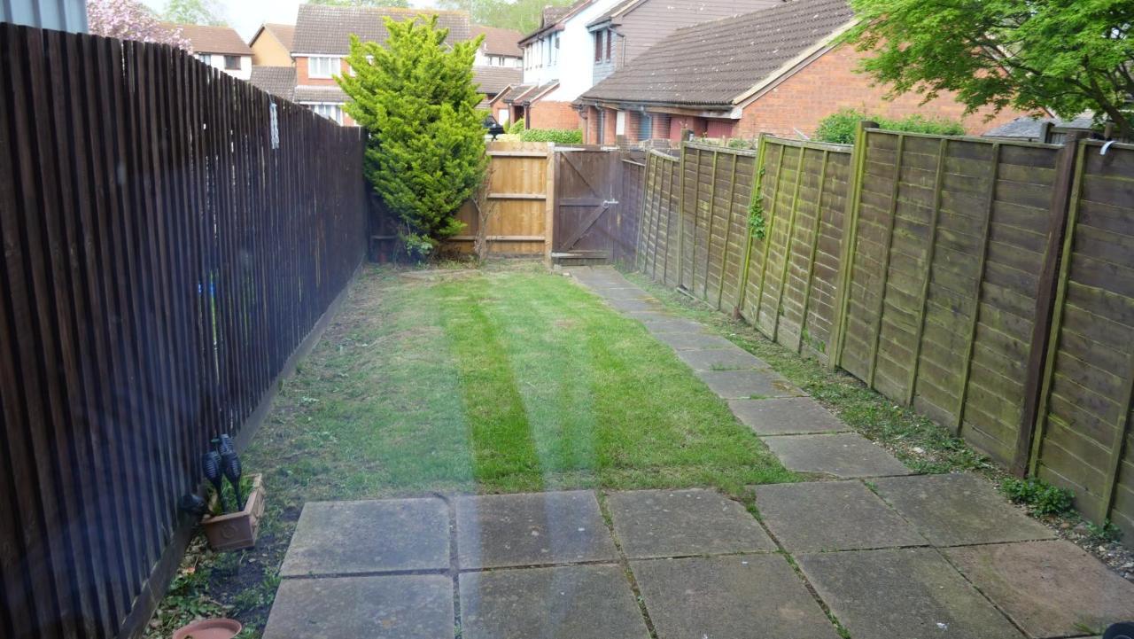 Milton Keynes Luxury Short Stay House With Wifi And Free Parking Wolverton  المظهر الخارجي الصورة