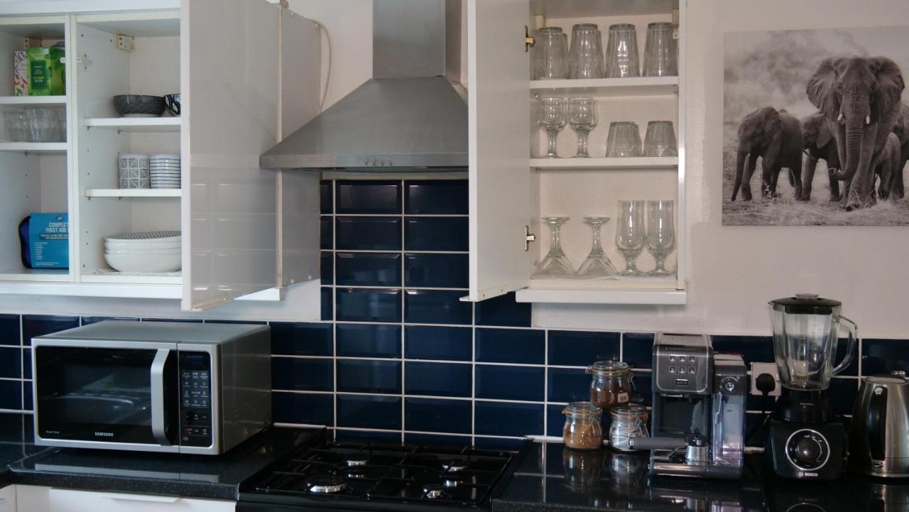 Milton Keynes Luxury Short Stay House With Wifi And Free Parking Wolverton  المظهر الخارجي الصورة