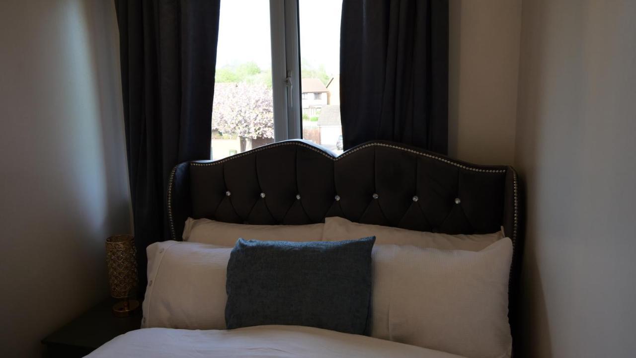 Milton Keynes Luxury Short Stay House With Wifi And Free Parking Wolverton  المظهر الخارجي الصورة