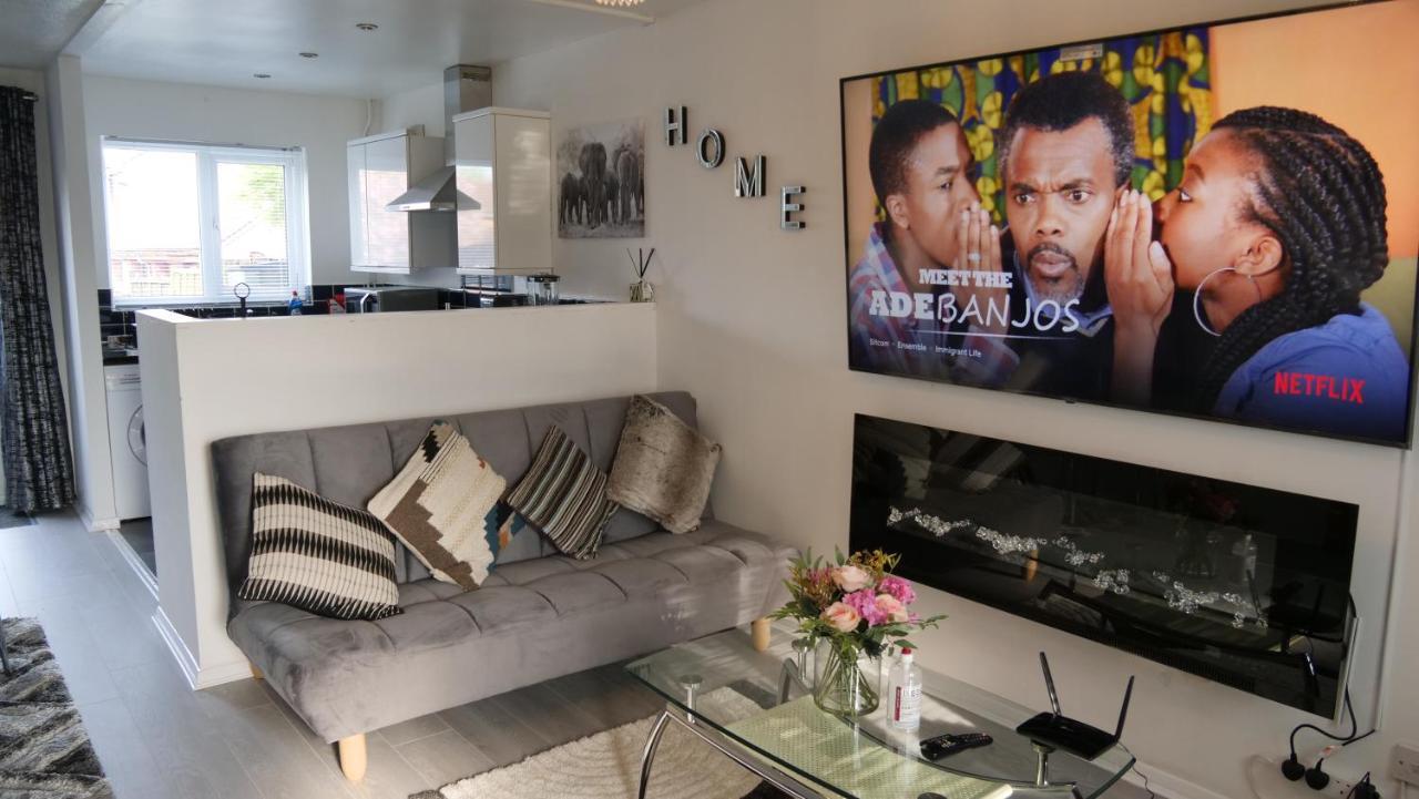 Milton Keynes Luxury Short Stay House With Wifi And Free Parking Wolverton  المظهر الخارجي الصورة