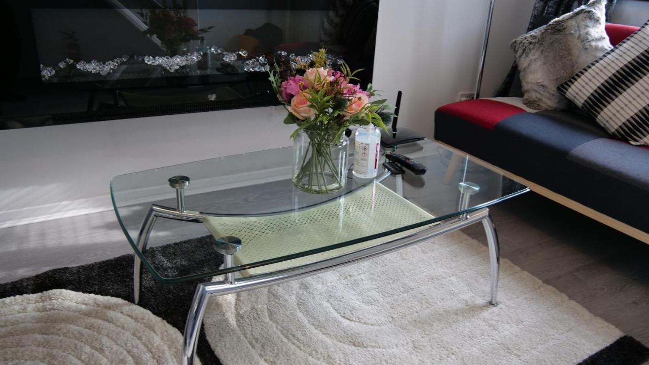 Milton Keynes Luxury Short Stay House With Wifi And Free Parking Wolverton  المظهر الخارجي الصورة