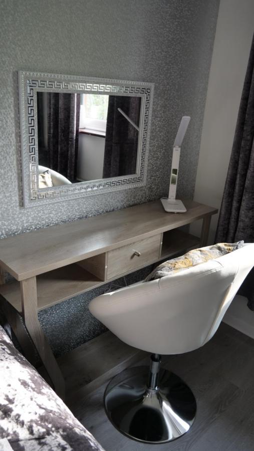 Milton Keynes Luxury Short Stay House With Wifi And Free Parking Wolverton  المظهر الخارجي الصورة