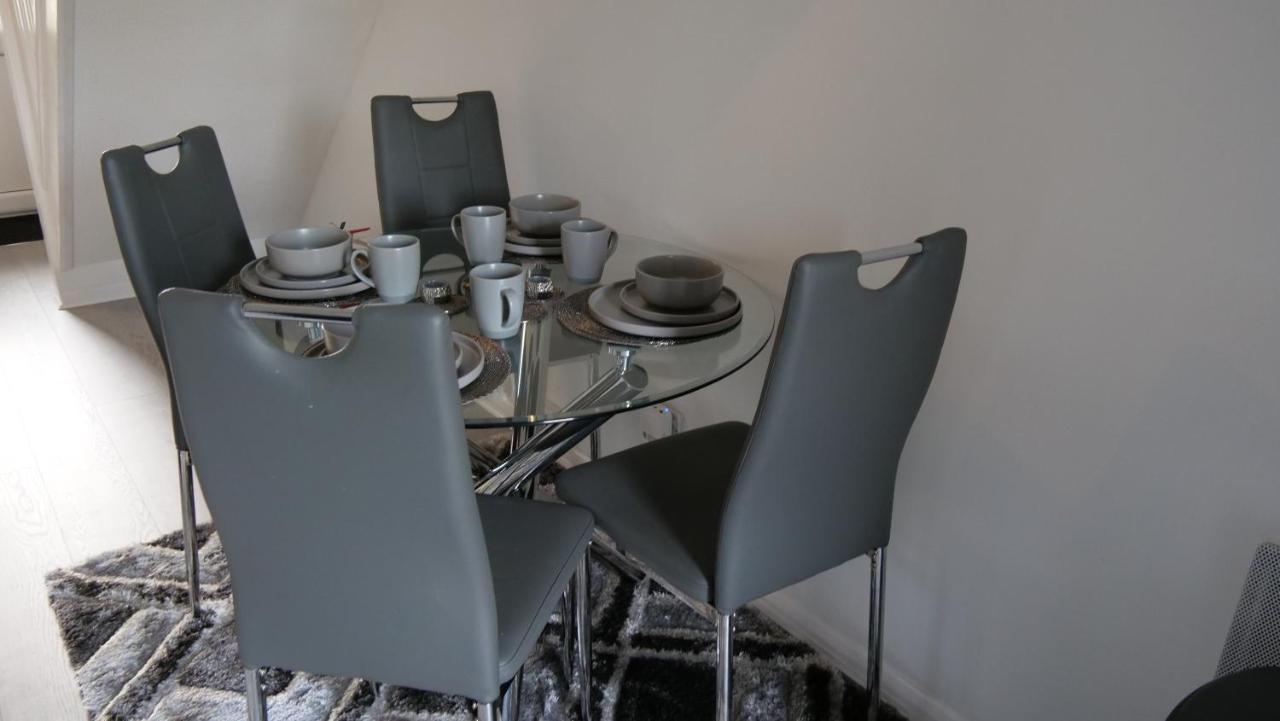 Milton Keynes Luxury Short Stay House With Wifi And Free Parking Wolverton  المظهر الخارجي الصورة