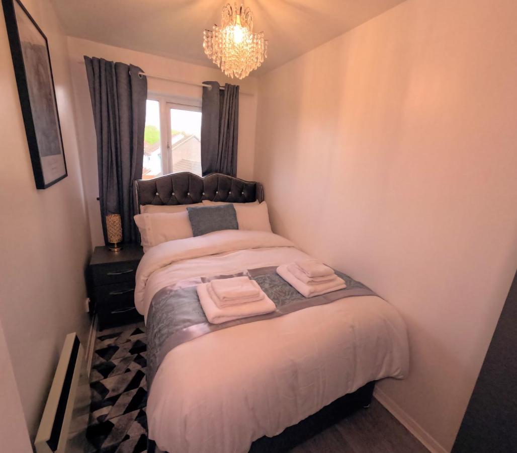 Milton Keynes Luxury Short Stay House With Wifi And Free Parking Wolverton  المظهر الخارجي الصورة